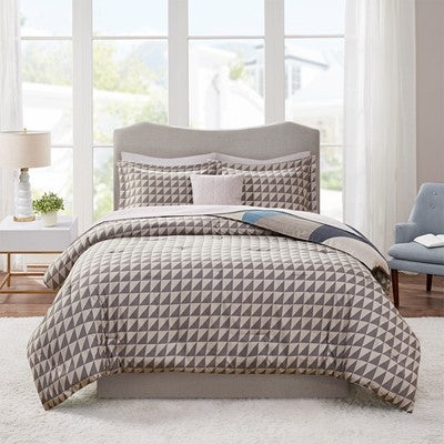  Essentials Remy Reversible Complete Bed Set includes Sheets in Navy, Cal King Madison ParkE10-939